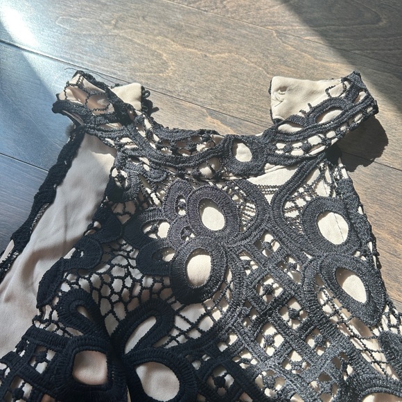 Date Night Bodycon Lace Dress - Picture 6 of 10